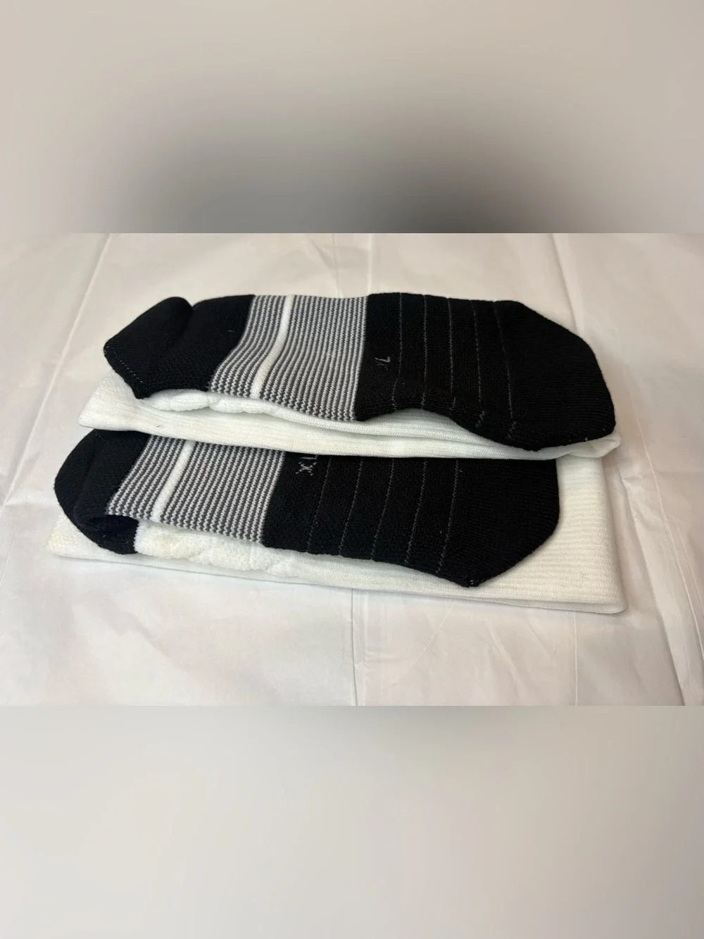 Nike Elite Vapor Dri-FIT Knee High Athletic Socks XL White/Black Colorblock